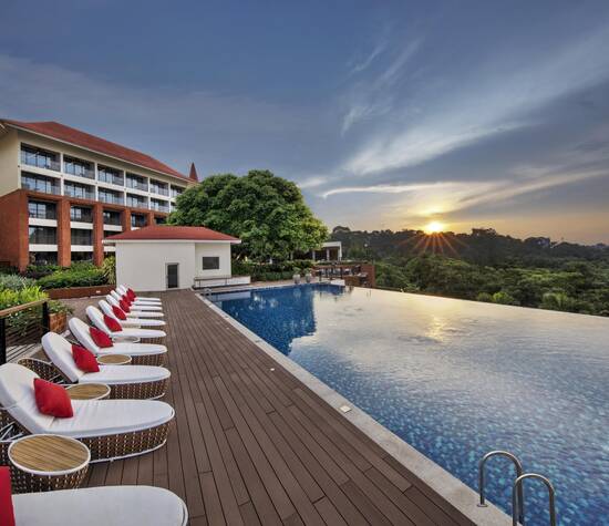 Pool Sun Set View - DoubleTree By Hilton Goa, Panaji
